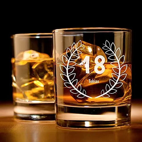 Verre à whisky d'anniversaire avec gravure du nom I Idée cadeau originale en l'honneur du 18ème anniversaire - cadeau insolite I Verre à whisky personnalisé pour amis et collègues