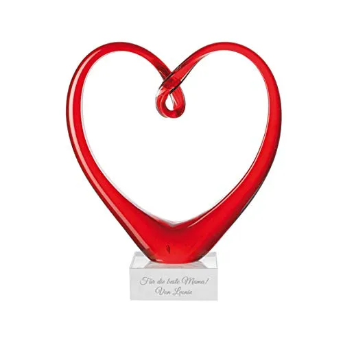 Sculpture en forme de cœur avec gravure